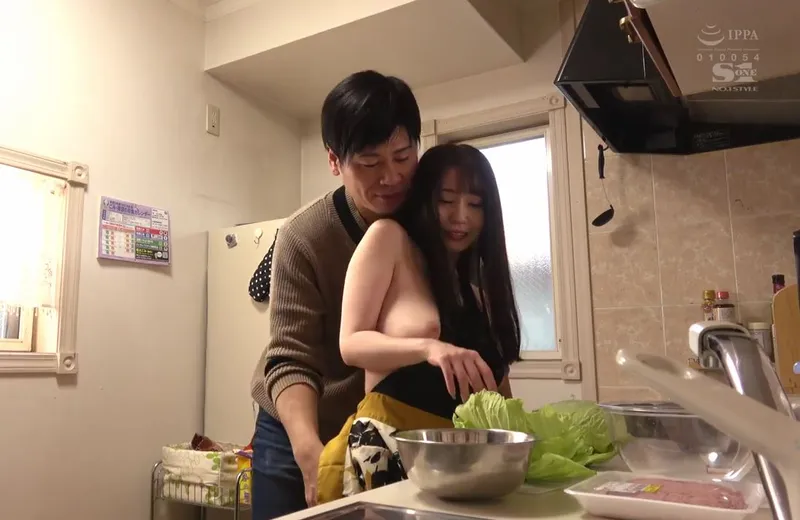 Nghi ngờ vợ yêu vụng trộm, Gã chồng lén lắp camera và chứng kiến tất cả