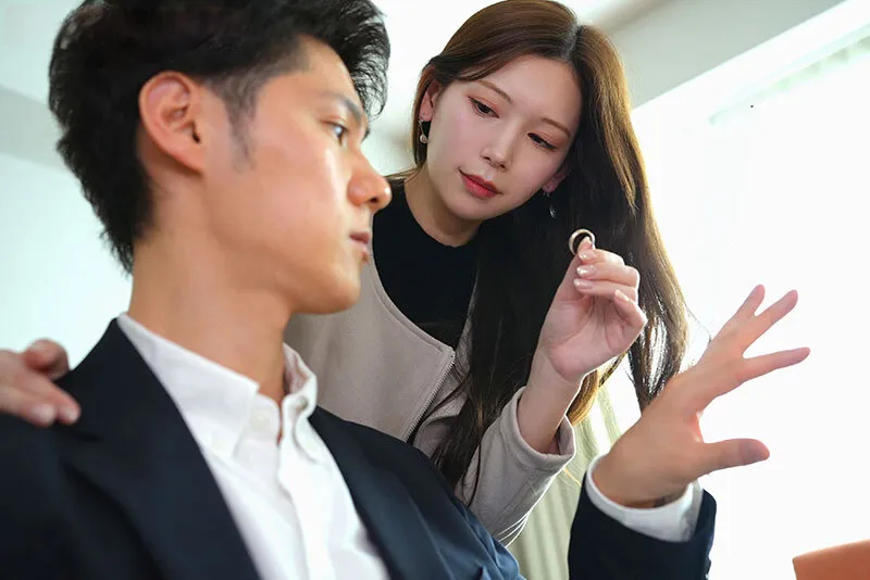 Bà xã đi đi giã ngoại, người chồng ở nhà bị nhỏ em bà xã gạ chịch không trượt phát nào